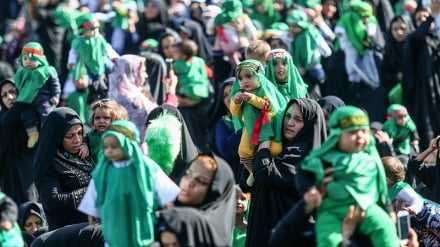 آیین شیرخوارگان حسینی همزمان با  ۴۵ کشور جهان در حرم رضوی برگزار شد