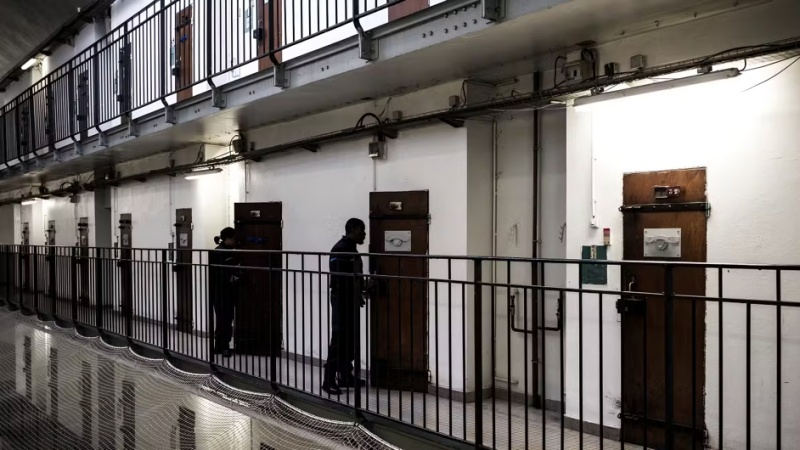 "Fransız Siyonistleri İranlı kadın tercümana karşı; Mehdiye Esfendiyari’nin kötü şöhretli Fren hapishanesindeki tutukluluğu sürüyor."