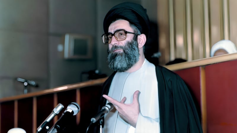 امام خامنه‌ای چگونه رهبر انقلاب اسلامی شدند؟ زندگی‌نامه + تصاویر