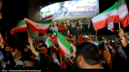 شادی مردم تهران در پی حملات ایران به پایگاه آمریکایی در قطر+ عکس