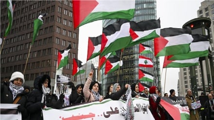 په برلین، جرمني کې د فلسطین په ملاتړ پراخ لاریون