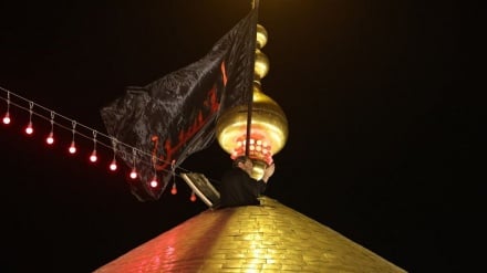 سلام ای هلال محرم؛ بیرق عزا بر فراز گنبد حرم حسینی در کربلا برافراشته شد