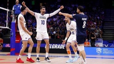 L’Iran domine la Serbie dans un match historique de volley 