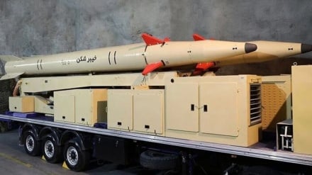 What are the Iranian missiles' features which split 