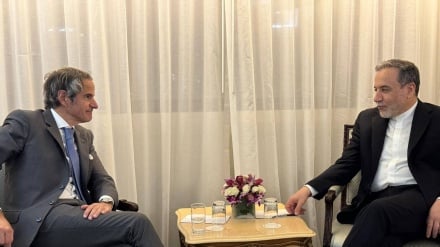 عراقچی در دیدار گروسی:  گزارش آژانس بین المللی اتمی ضد برنامه صلح آمیز هسته ای ایران بی اساس است 