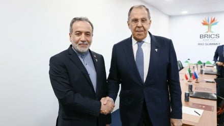 Лавров подчеркивает необходимость решения ядерной проблемы Ирана дипломатическим путем