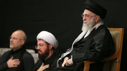 Ayatullah Khamenei aongoza majlisi ya maombolezo ya usiku wa A'shura mjini Tehran