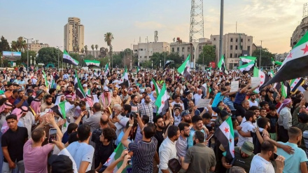 ساکنان استان حماه سوریه تجاوز رژیم صهیونیستی را محکوم کردند
