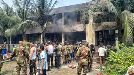 উত্তরায় বিমান বাহিনীর প্রশিক্ষণ বিমান বিধ্বস্ত, পাইলটসহ নিহত ১৯