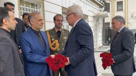 روسيه د ايران سره د دفاعي همکاريو پر دوام ټينګار وکړ