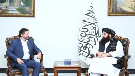متقی در دیدار با مقام صلیب سرخ: کمک به بازگشت‌کنندگان افغانستانی افزایش یابد