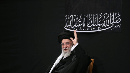 بازتاب بین المللی حضور رهبر انقلاب در مراسم شب عاشورا 