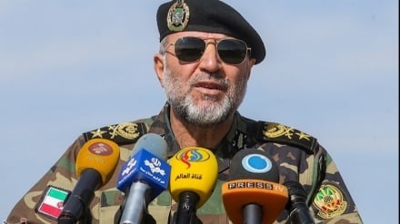 امیر حیدري: د ایران پوځ به هیڅکله د دفاع بیرغ پر ځمکه پرېنږدي 
