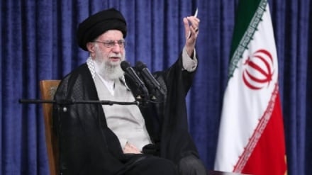 Cerimonia di commemorazione dei martiri della recente guerra imposta alla presenza del Leader della Rivoluzione Islamica