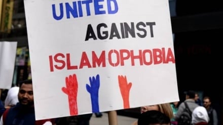 Perempuan Muslim, Target Kekerasan dan Diskriminasi di Australia dan AS / Pakistan Menghadapi Islamofobia