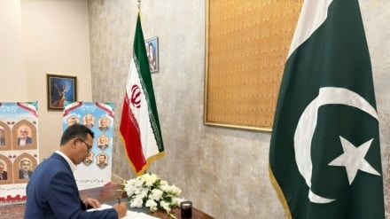 Pakistani figures and foreign diplomats pay tribute to Iran's martyrs of dignity in Islamabad