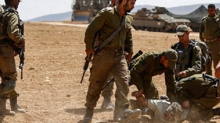 שלטונות הכיבוש הישראלים רודפים ומגרשים פעילים זרים מהגדה המערבית, בטענת 