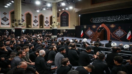 Hz. Seyyid’ül Şüheda’nın -a.s.- Matem Merasiminin İlk Gecesi İmam Humeyni -ra- Hüseyniyesi’nde Gerçekleşti