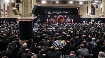 İmam Humeyni (r.a) Hüseyniyesi’nde Düzenlendi: Tasua Gecesi ve Hz. Abbas’a (a.s) Tevessül Töreni