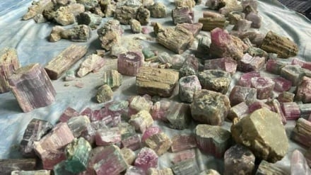 طالبان ۸ تن سنگ‌ قیمتی معادن نورستان را فروختند
