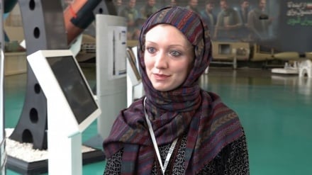 Giornalista americana: la vittoria contro il sionismo e le potenze imperialiste è vicina / Un senso di soddisfazione per gli attacchi dell'Iran al regime ammazza-bambini