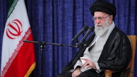 Imam Khamenei: Dengan Taufik Allah, Persiapan Kami Maksimal di Bidang Diplomasi dan Militer / Kami Menghajar Markas Penting AS