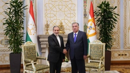イラン外相、タジキスタン大統領と会談
