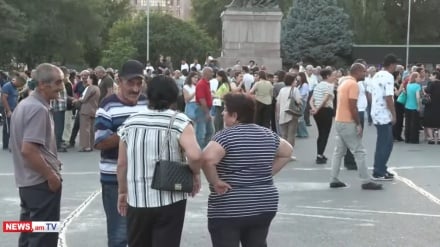 Եթե երթ անենք, ոստիկանները ուժ են կիրառելու. արցախցիները անժամկետ նստացույց սկսեցին Ազատության հրապարակում