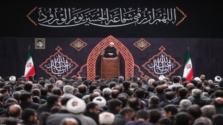 Muharrem'in Sekizinci Gecesi Matem Töreni ve Hazreti Ali Ekber’e (a.s) Tevessül – İmam Humeyni (r.a) Hüseyniyesi’nde