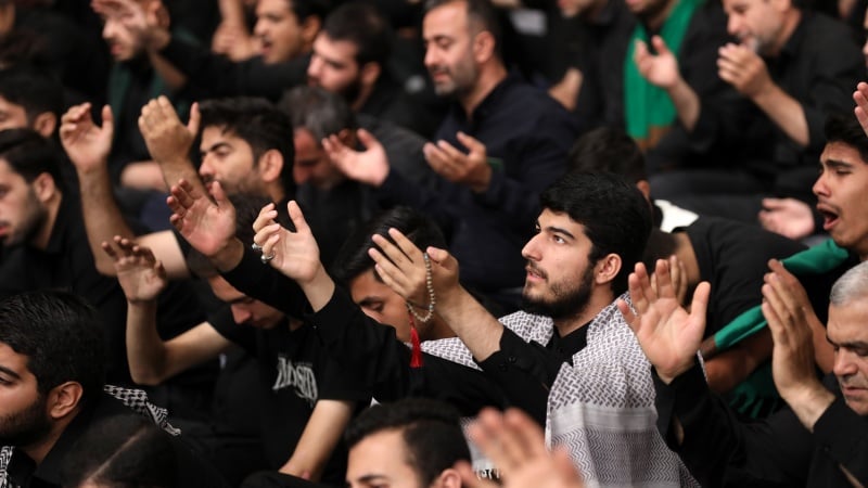 Ayatullah Khamenei aongoza majlisi ya maombolezo ya usiku wa A'shura mjini Tehran