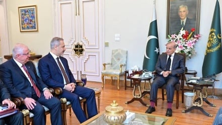 Şahbaz Şerif, İsrail’in Bölgedeki Saldırıları Konusunda İslamabad ile Ankara Arasındaki Temasların Sürdürülmesini İstedi