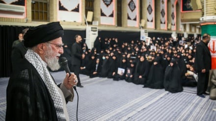 مراسم اربعین شهدای جنگ تحمیلی ۱۲ روزه ، سفر پزشکیان به اسلام آباد و پاسخ ایران به تهدیدات آمریکا 