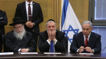 Crisis intensifies in Israeli cabinet as Netanyahu visits US