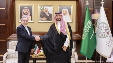 Bertemu, Araghchi dan Khalid bin Salman Bahas Kerja Sama Bilateral Iran-Saudi