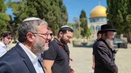 Zionist minister and settlers storm Al-Aqsa Mosque