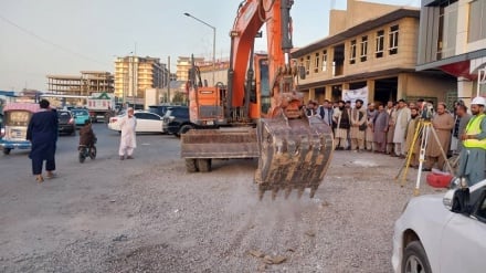 قیرریزی و عریض سازی یک سرک در بلخ آغاز شد