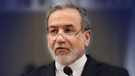 Araghchi to the European Troika: Iran will respond appropriately to your illegal action