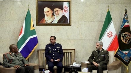 Wakuu wa Majeshi ya Iran na Afrika Kusini Wafanya Mazungumzo mjini Tehran