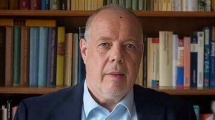Almaniyalı siyasətçi: Bugün, İran beynəlxalq arenada məsuliyyətli bir oyunçudur