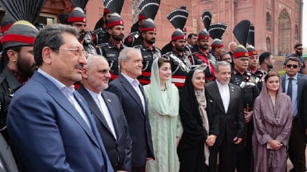Rais Pezeshkian amewasili Lahore katika ziara ya siku mbili ya kuitembelea Pakistan