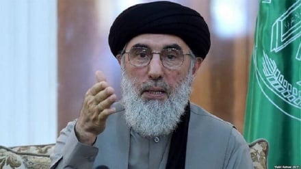 کنایه حکمتیار به خلیلزاد: مأمور بازنشسته بیگانه حق اهانت ندارد