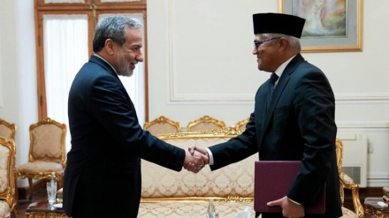 Dubes Swiss dan Indonesia yang Baru Serahkan Surat Kepercayaan kepada Araghchi