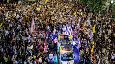 הפגנות המוניות בתל אביב נגד ממשלת הכיבוש והסתערות על אולפני ערוץ 13