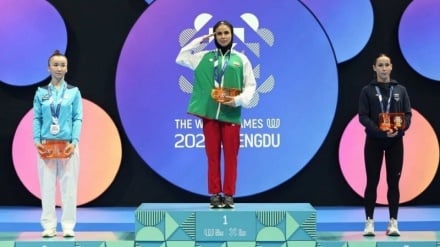 Karateka Putri Iran Sabet Emas / Pemain Sepak Bola Putri Iran Kalahkah Guam