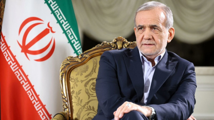  पिज़िश्कियान: ईरान पूरी ताक़त से आक्रामण का सामना करेगा, बांग्लादेश में लोगों का ज़ायोनी विरोधी प्रदर्शन