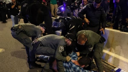 Kekerasan Pecah di Tel Aviv, Polisi Israel Berangus Protes Massa Zionis
