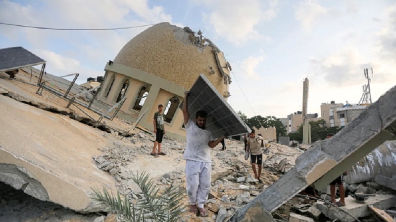 Izraeli shkaterron xhamite dhe varrezat ne Gaza