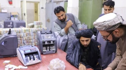 ملا هبت‌الله بخشی از اختیارات وزارت مالیه را به دفترش در قندهار واگذار کرد