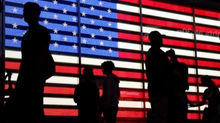 Спорный указ Трампа: исключение нелегальных иммигрантов из новой переписи населения США