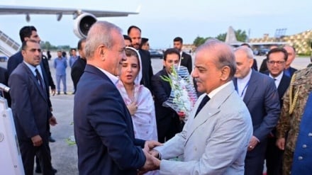 پاکستان ته د ایران د ولسمشر سفر؛ دواړه هېوادونه ۱۱ هوکړه‌لیکونه لاسلیکوي